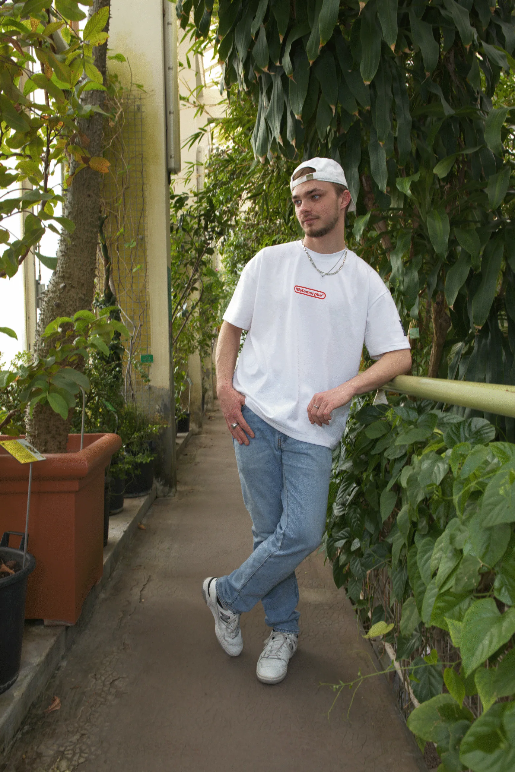 t-shirt bulbibeuh de la marque de vêtement metamorphe, collection pokegame, vert et blanc, shooting face avant
